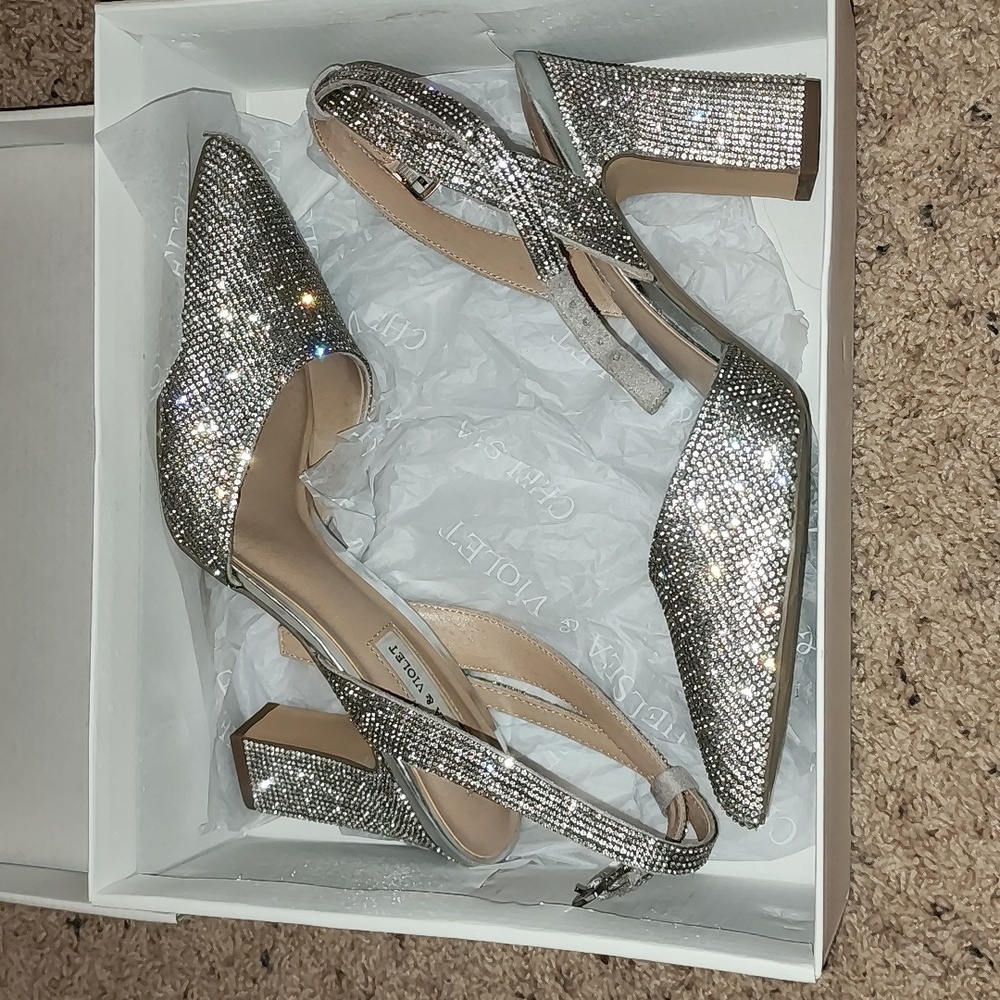 Chelsea & Violet Mary Rhinestone Pumps. Size 8.5
